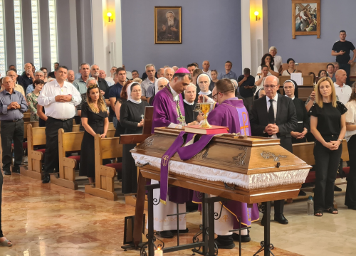 U Kistanjama pokopan mons. Ivan Čolak, misu predvodio biskup Glasnović