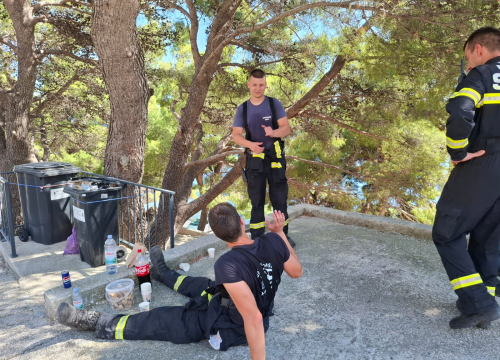 Požar kod Omiša pod nadzorom vatrogasaca