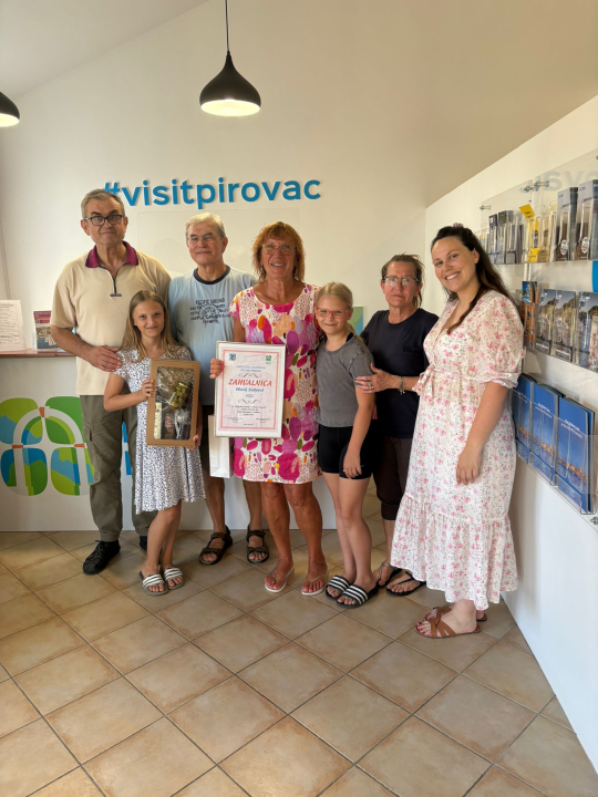 Obitelj Sedlaček iz Češke 15 godina ljetuje u Pirovcu: Turistička zajednica im zahvalila na vjernosti