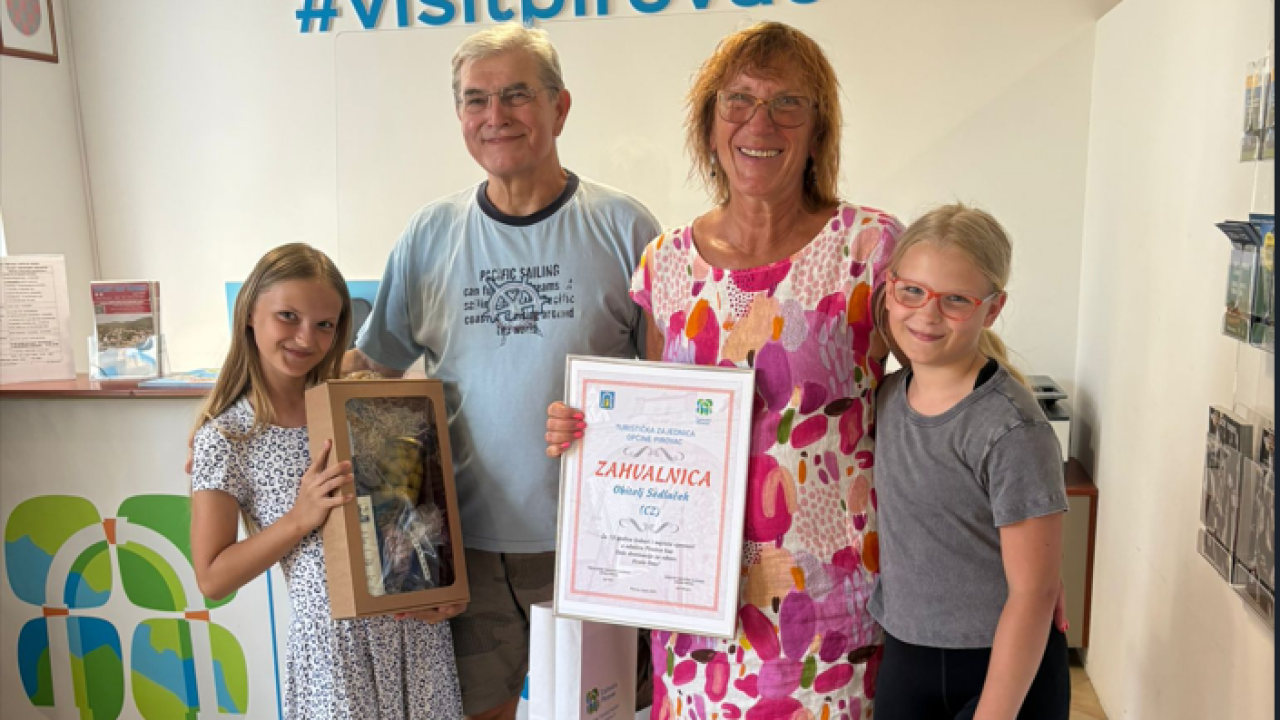 Obitelj Sedlaček iz Češke 15 godina ljetuje u Pirovcu: Turistička zajednica im zahvalila na vjernosti
