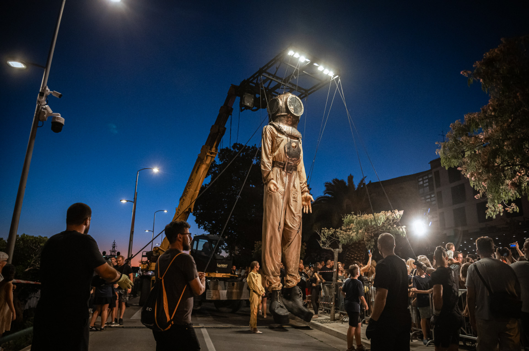 FOTO Nebo, zemlja i more spojili se na zatvaranju MDF-a, predstava neke oduševila, drugi tvrde da je primjerenija za Burning Man