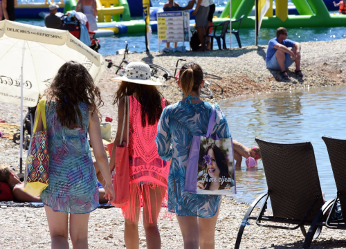 Rješenje za osvježenje je more, najfriškije je u Brodarici, najtoplije u Pirovcu te na Martinskoj i Kapriju