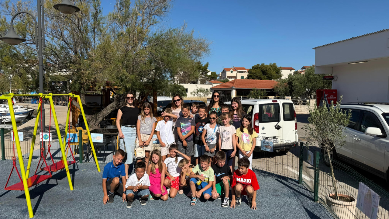 Zastanite i uživajte u dječjim radovima u Grebaštici: U Donjim Banovcima otvorena vanjska izložba