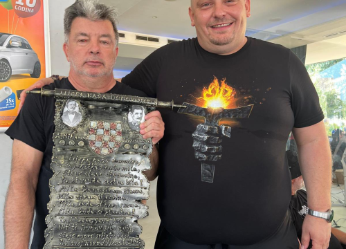 Fotografija 2 - Čavoglave, Drniš, Otavice: Zagreb okupiralo mnoštvo Thompsonovih fanova s hrvatskim zastavama