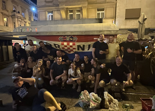 Fotografija 8 - Čavoglave, Drniš, Otavice: Zagreb okupiralo mnoštvo Thompsonovih fanova s hrvatskim zastavama