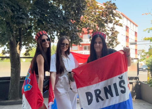 Fotografija 5 - Čavoglave, Drniš, Otavice: Zagreb okupiralo mnoštvo Thompsonovih fanova s hrvatskim zastavama