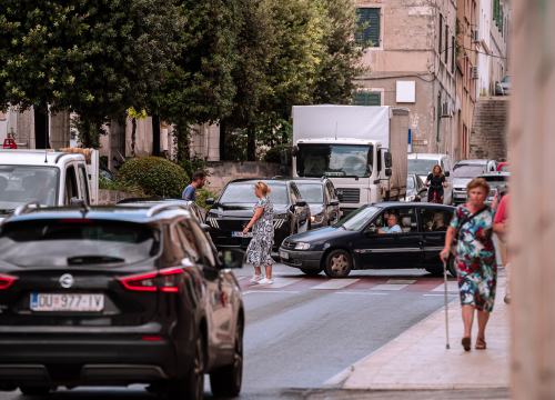 Nevera prohujala Šibenikom i napunila grad i ceste turistima