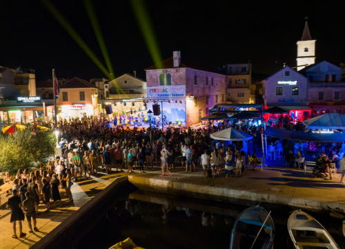 Ribarska fešta uz Giuliana i Diktatore otvara ljetnu sezonu u Pirovcu!