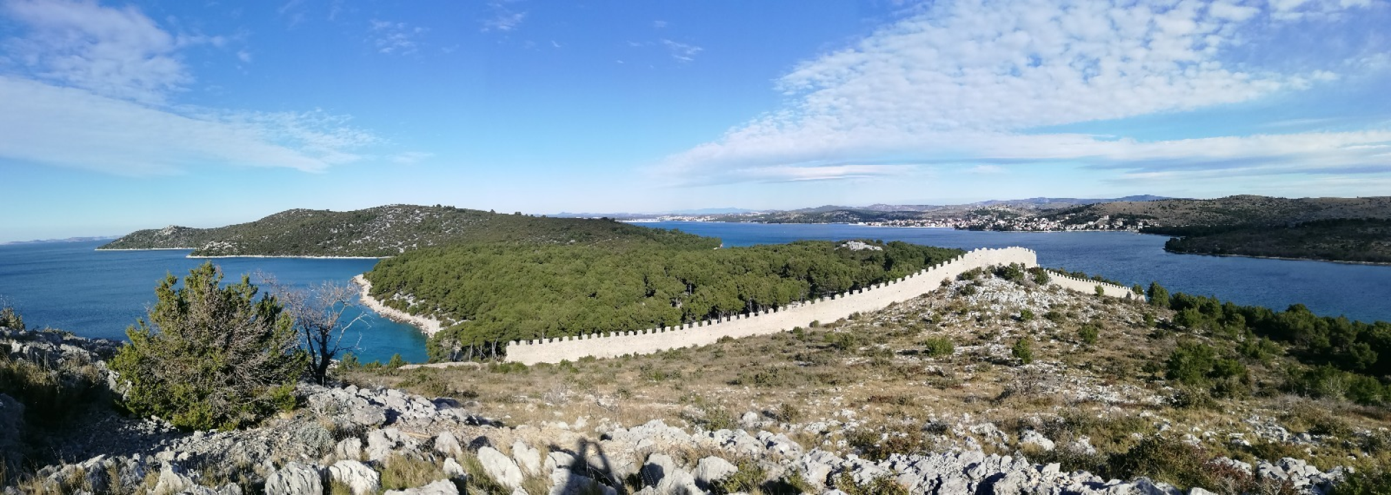 Dalmatinski 'Kineski zid': Legenda burne povijesti bedema s poluotoka Oštrica kod Grebaštice