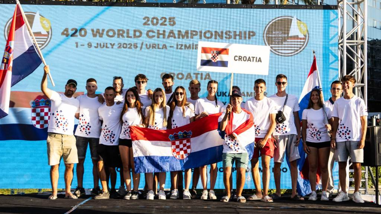 Jedriličarka Vala Kiara Radnić sa splitskom kolegicom sudjelovala na Svjetskom prvenstvu