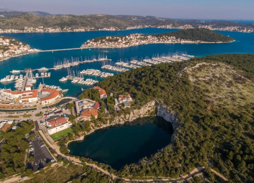 Fotografija 2 - Legenda o krvoločnom zmaju Murinu s dna rogozničkog jezera