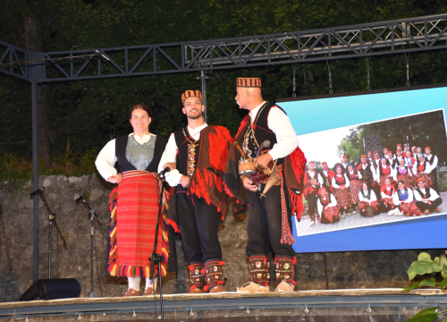 Fotografija 4 - Članovi Kulturno-umjetničke udruge 'Zvona Zagore' u Ogulinu prikazali baštinu Mirlovića