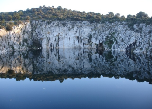 Fotografija 1 - Legenda o krvoločnom zmaju Murinu s dna rogozničkog jezera