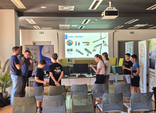 Fotografija 10 - FOTO: Mladi otkrili svijet podcasta u sklopu radionice ‘Sastavi svoj studio – snimi svoj podcast’