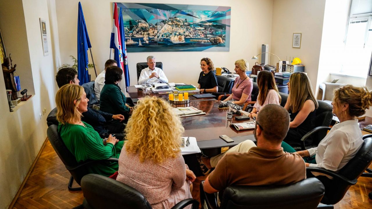 Kultura u fokusu: Ministrica Obuljen Koržinek posjetila Šibenik i podržala obnovu ključnih ustanova