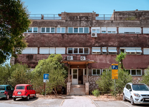 Fotografija 55 - Baldekin 2 i 3: Simbol šibenskog duha, spoj sporta, obrazovanja i sjećanja