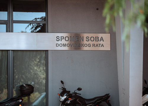 Fotografija 7 - Baldekin 2 i 3: Simbol šibenskog duha, spoj sporta, obrazovanja i sjećanja