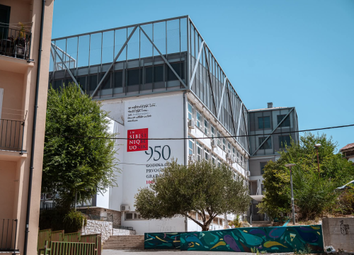 Fotografija 27 - Baldekin 2 i 3: Simbol šibenskog duha, spoj sporta, obrazovanja i sjećanja