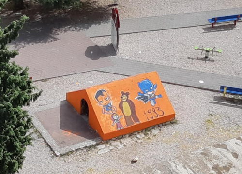 Fotografija 4 - Zahvaljujući FOTO Funcutima bezlična betonska kućica postala glavna atrakcija dječjeg igrališta na Baldekinu