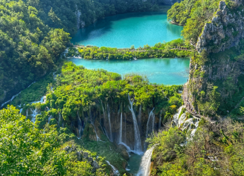 Šestero ozlijeđenih u slijetanju turističkog vlakića na Plitvicama