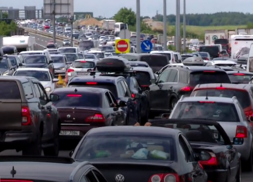 Udarni turistički vikend rezultirao kilometarskim kolonama na hrvatskim cestama