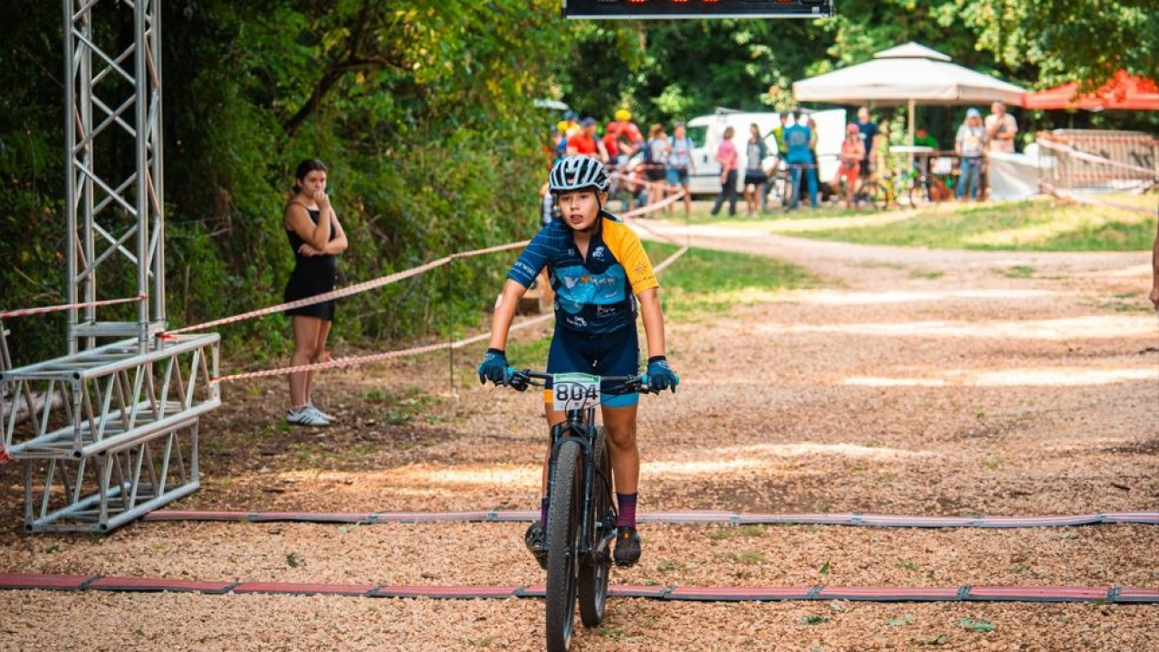 Drnišani Nikola i Enzo Perlić izvrsnim nastupima na Nacionalnom XCO prvenstvu u biciklizmu uspješno zaključili sezonu