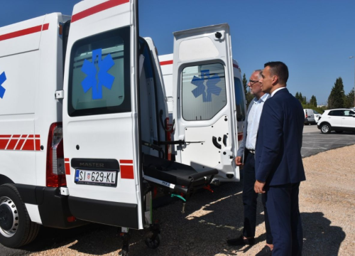 Zavodu za hitnu medicinu isporučena dva nova vozila, župan najavio da će do kraja godine nabaviti još šest