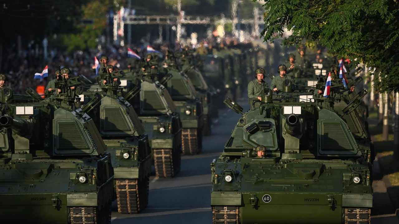 Preletom devet Rafalea završen veličanstveni vojni mimohod