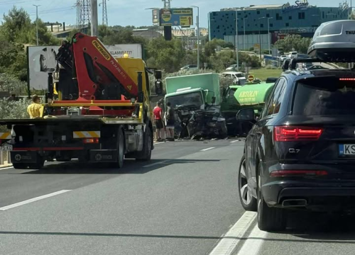 Fotografija 2 - Na 'tri trake' sudar četiri vozila, sve hitne službe na terenu