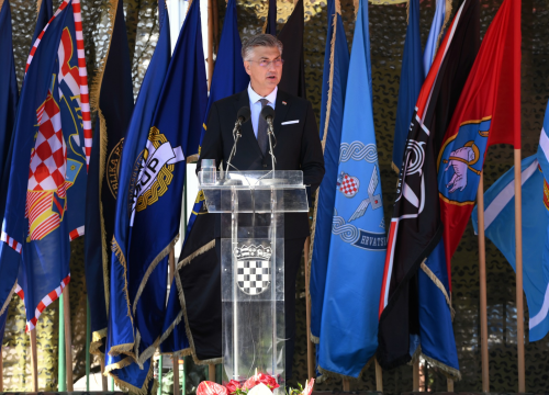 Premijer Plenković u Kninu: 'Ovo nije samo obljetnica, ovo je dan hrvatske savjesti, zavjet domovini, braniteljima...'