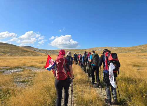 Fotografija 8 - Mihovilci u pohodu 'Put Oluje' stigli na Kninsku tvrđavu