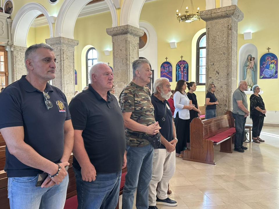 U Drnišu položeni vijenci i zapaljene svijeće