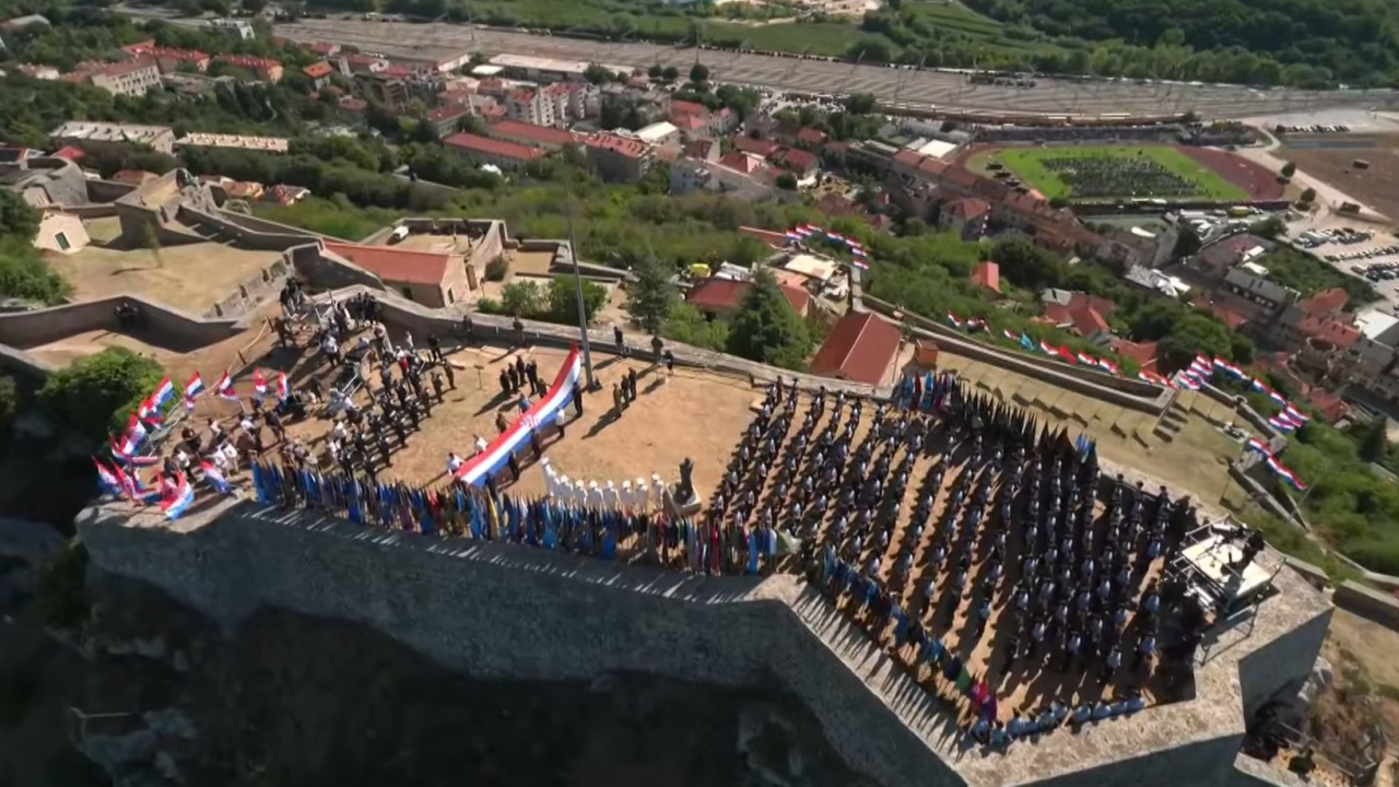 Tradicionalna budnica označila početak svečanosti u čast Dana pobjede i domovinske zahvalnosti u Kninu
