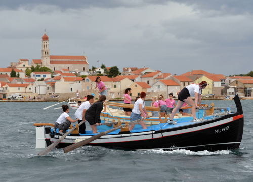 Fotografija 28 - Održana ženska veslačka regata u Betini: Pogledajte koje su ekipe bile najbolje