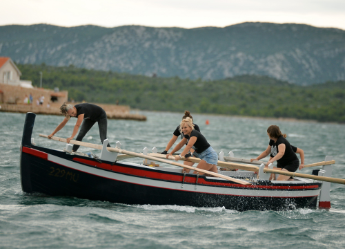 Fotografija 31 - Održana ženska veslačka regata u Betini: Pogledajte koje su ekipe bile najbolje