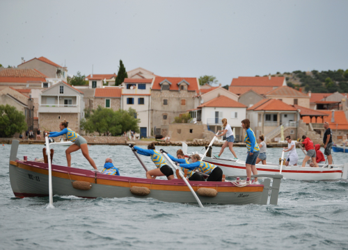 Fotografija 55 - Održana ženska veslačka regata u Betini: Pogledajte koje su ekipe bile najbolje