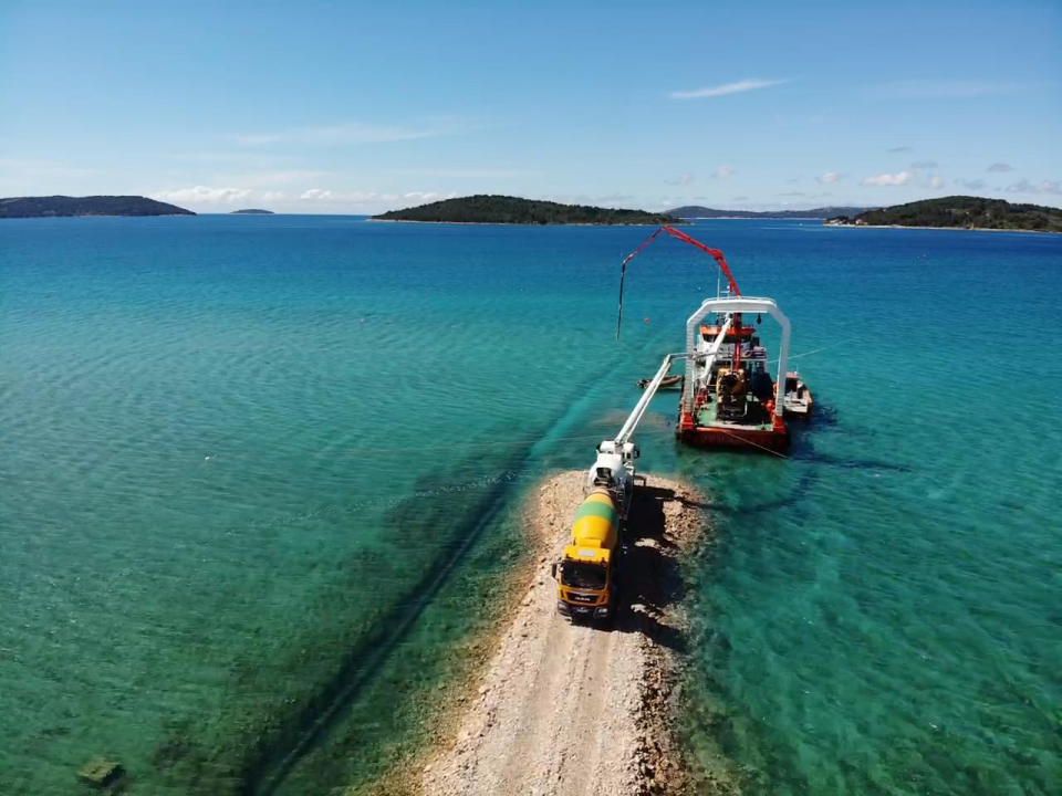 Voda stiže na Žirje, Kaprije i Obonjan: Najduži podmorski cjevovod položen 70 metara pod morem