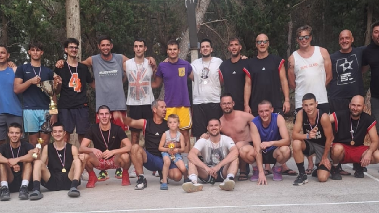 'Momci s Draženovog' prvi na basket turniru Malpaga