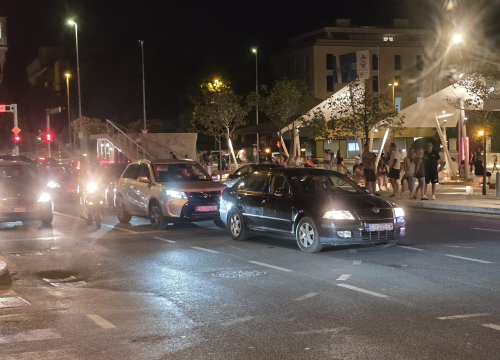 Fotografija 10 - Kaos na Poljani: Ulaz u garažu svakodnevno blokira promet u središtu Šibenika