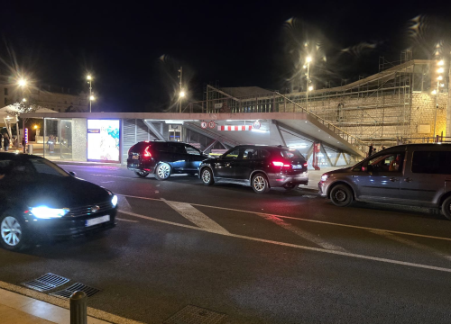 Fotografija 8 - Kaos na Poljani: Ulaz u garažu svakodnevno blokira promet u središtu Šibenika