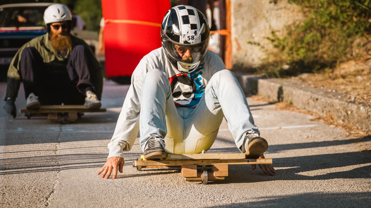 Ljetni spektakl na kotačima: Tradicionalna Utrka karića u Rupama i ove godine oduševila posjetitelje i natjecatelje