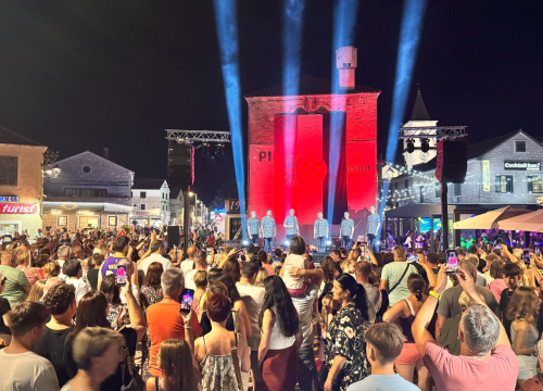 Ribarska fešta i Klapa sv. Juraj HRM oduševili Pirovčane i goste