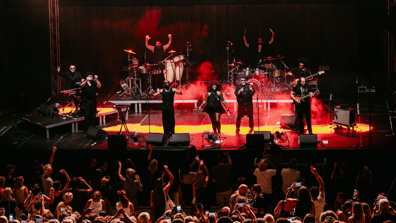 Kyoto Jazz Massive u proširenom sastavu oduševio publiku na tvrđavi sv. Mihovila