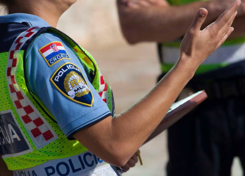 U Vodicama 49-godišnjakinja sjela pijana za volan i zabila se u automobil kojim je upravljao Nijemac