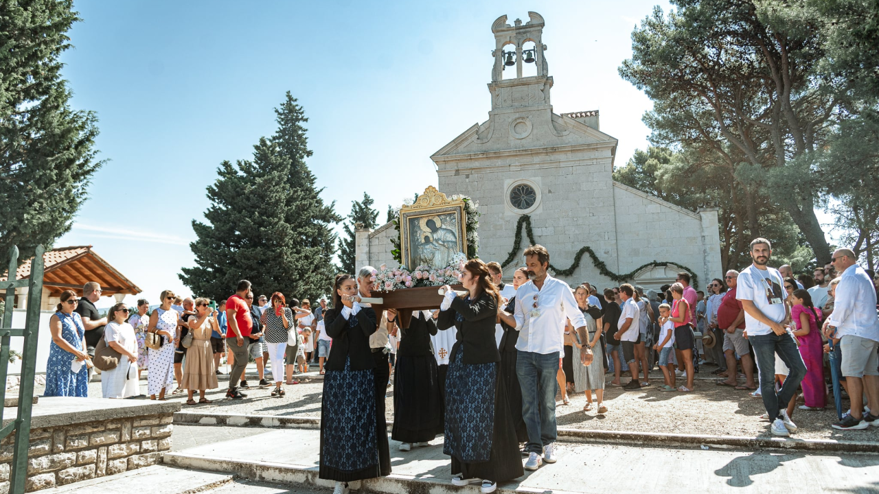 Katolici danas slave blagdan Uznesenja Blažene Djevice Marije