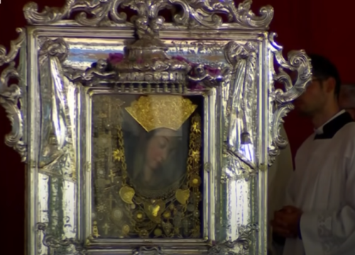 Na procesiji za Gospu u Sinju oko 50 tisuća vjernika, tijekom dana očekuje se 100.000