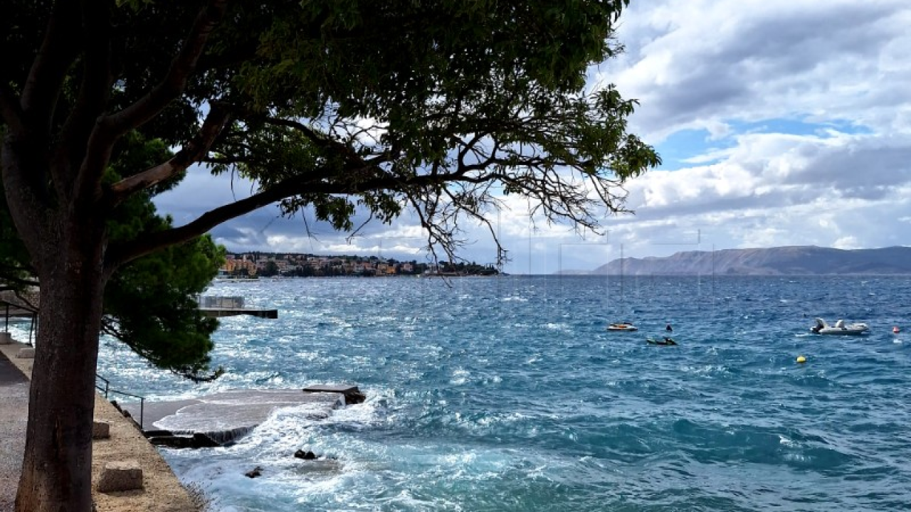 Žena i dijete na supu spašeni tijekom olujne bure