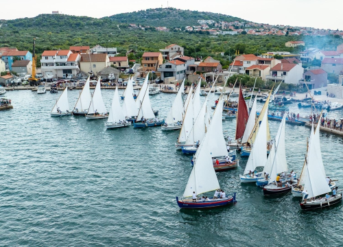 Fotografija 8 - Ilka prva u cilj u Betini: Gajeta Vice Jušića slavila na 23. Regati za dušu i tilo