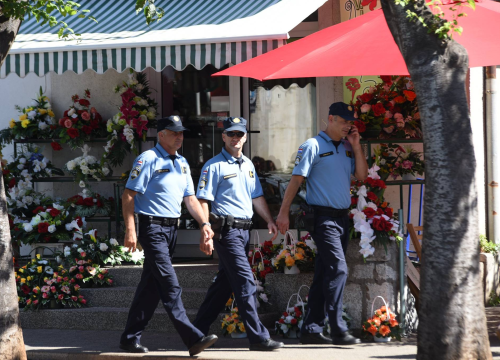 U Tisnom ukradena bicikla i daska za veslanje, u Vodicama novčanik s novcem, u Tribunju električni romobil