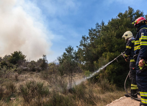Kazneno prijavljen 54-godišnjak koji je tijekom roštiljanja u Ražinama izazvao požar